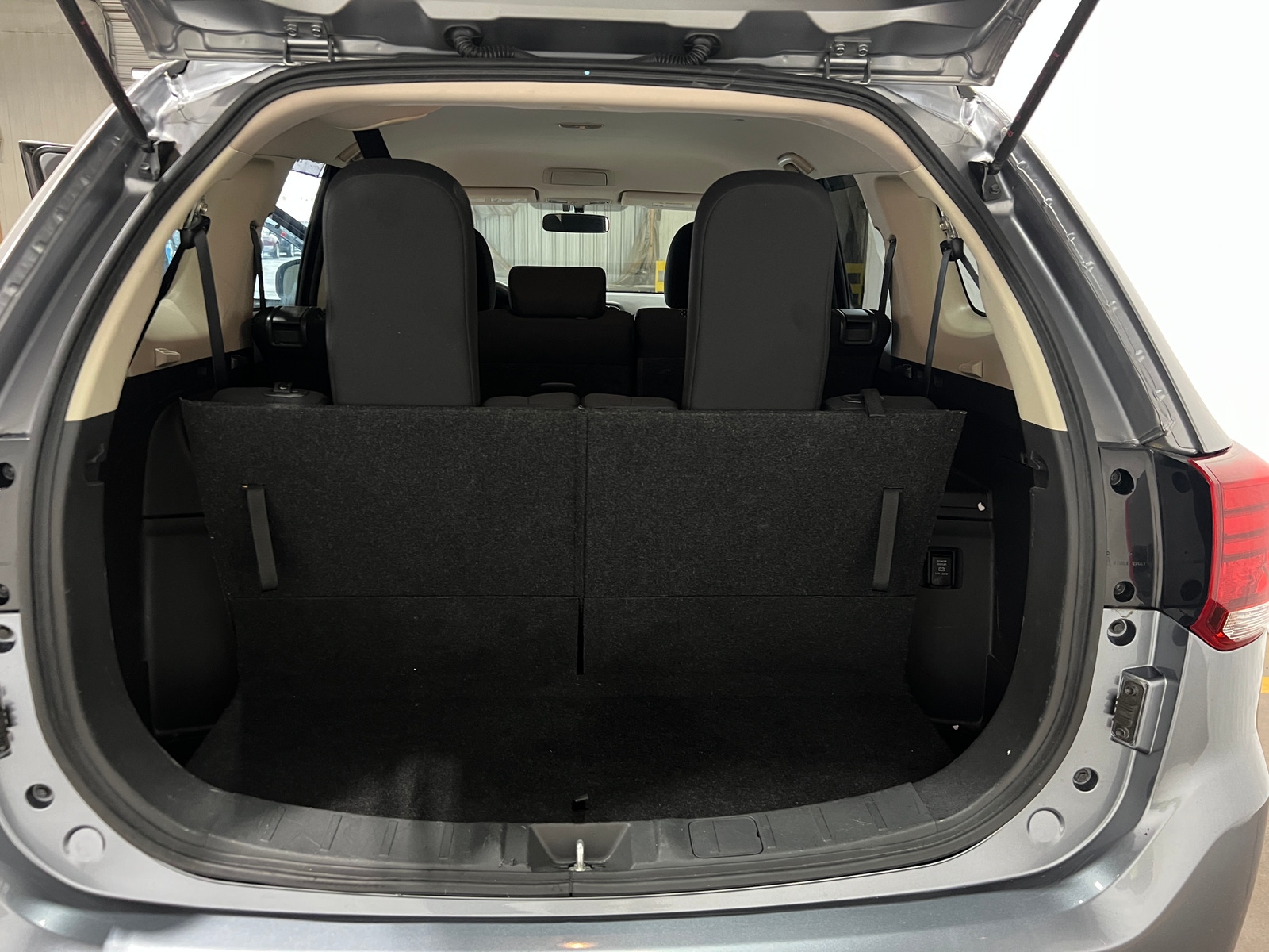 Thumbnail: 2018 Mitsubishi Outlander - 7