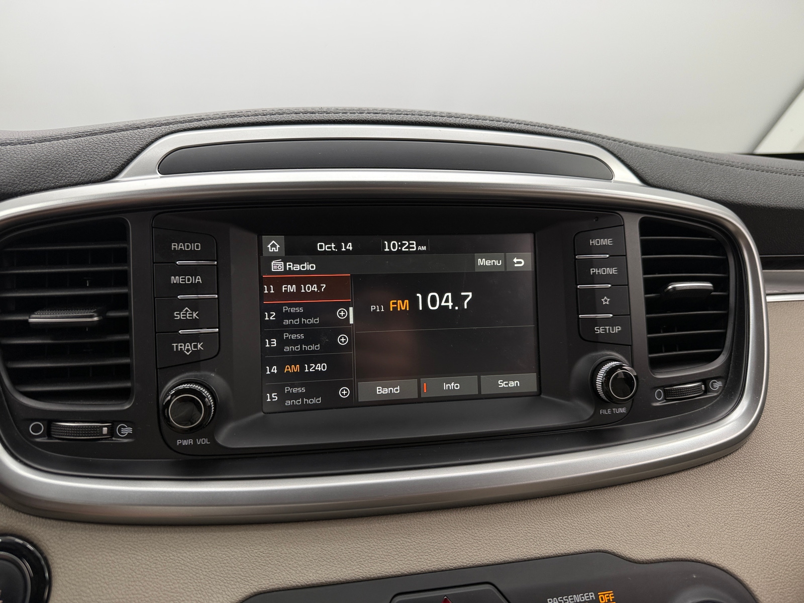 Thumbnail: 2020 Kia Sorento - 4