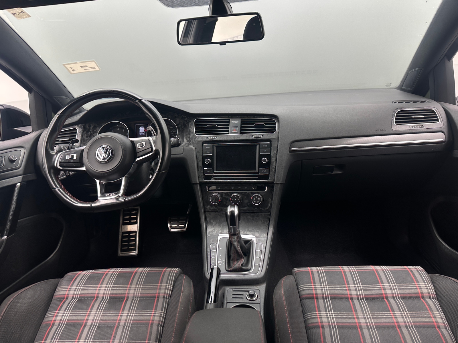 Thumbnail: 2018 Volkswagen Golf - 3