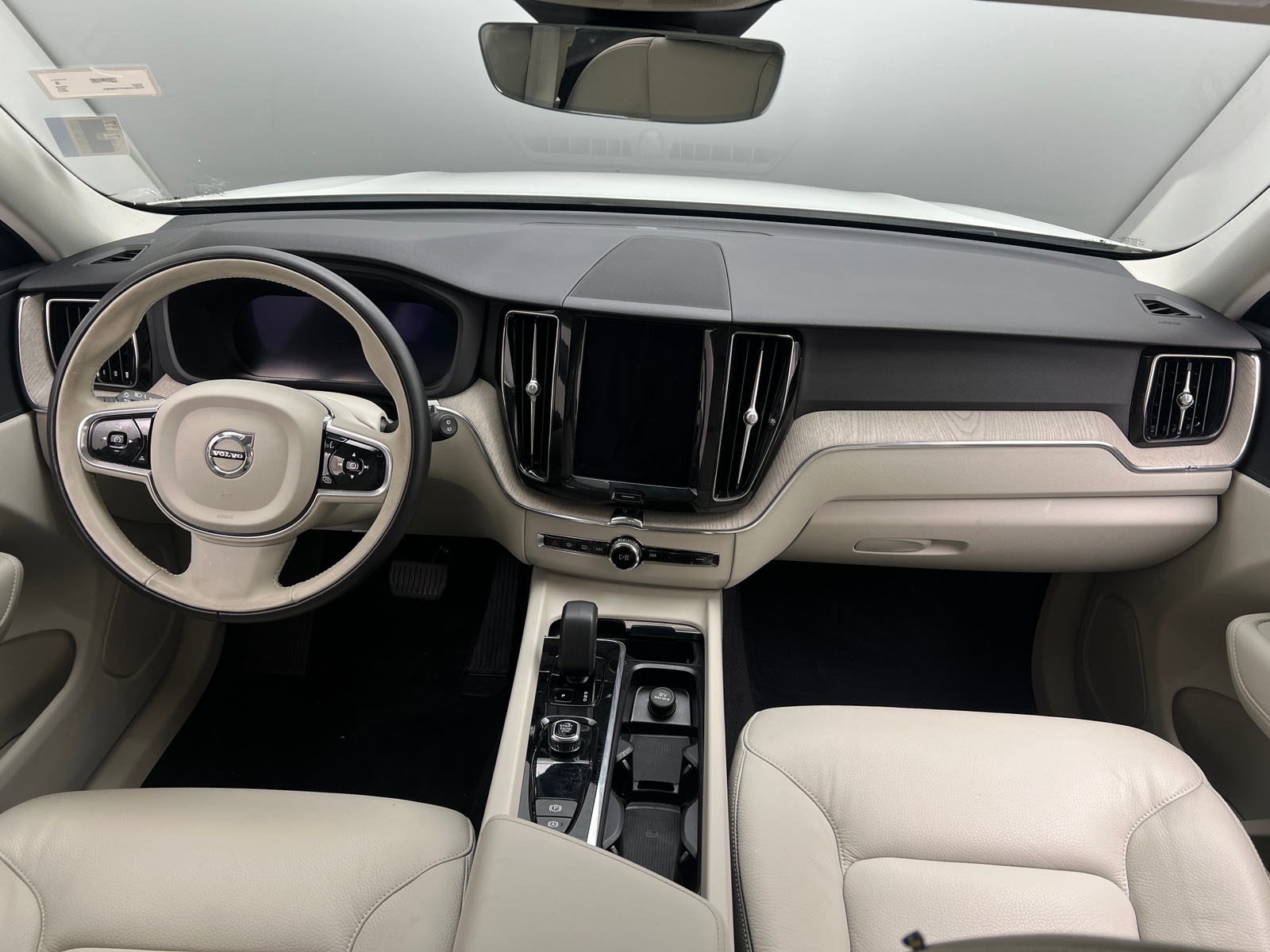 Thumbnail: 2023 Volvo XC60 - 3