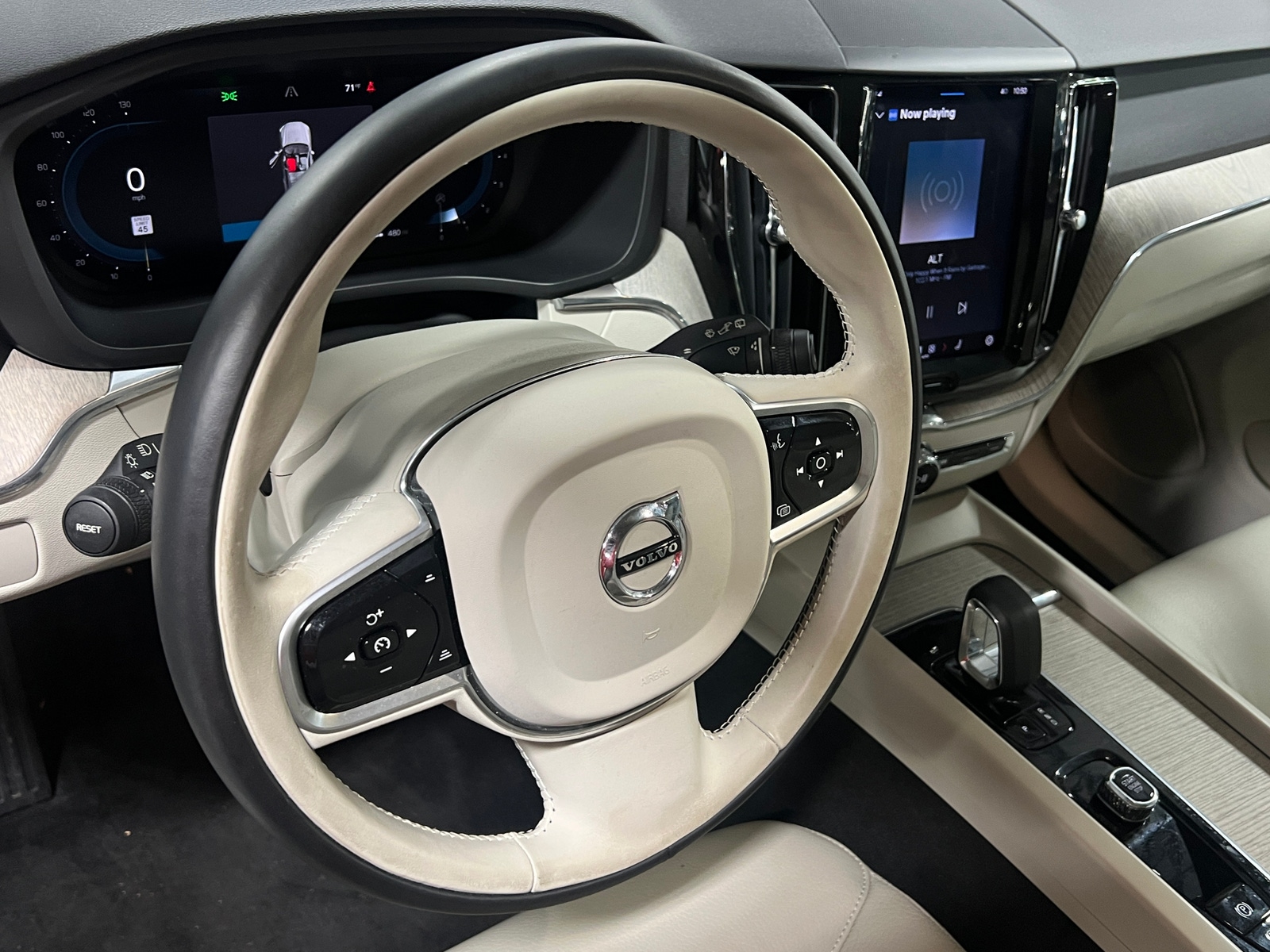 Thumbnail: 2023 Volvo XC60 - 5