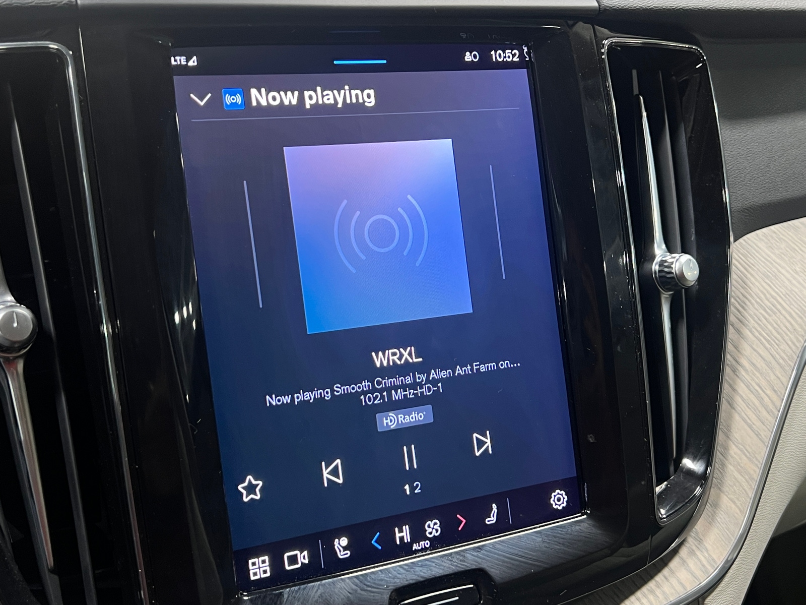 Thumbnail: 2023 Volvo XC60 - 4