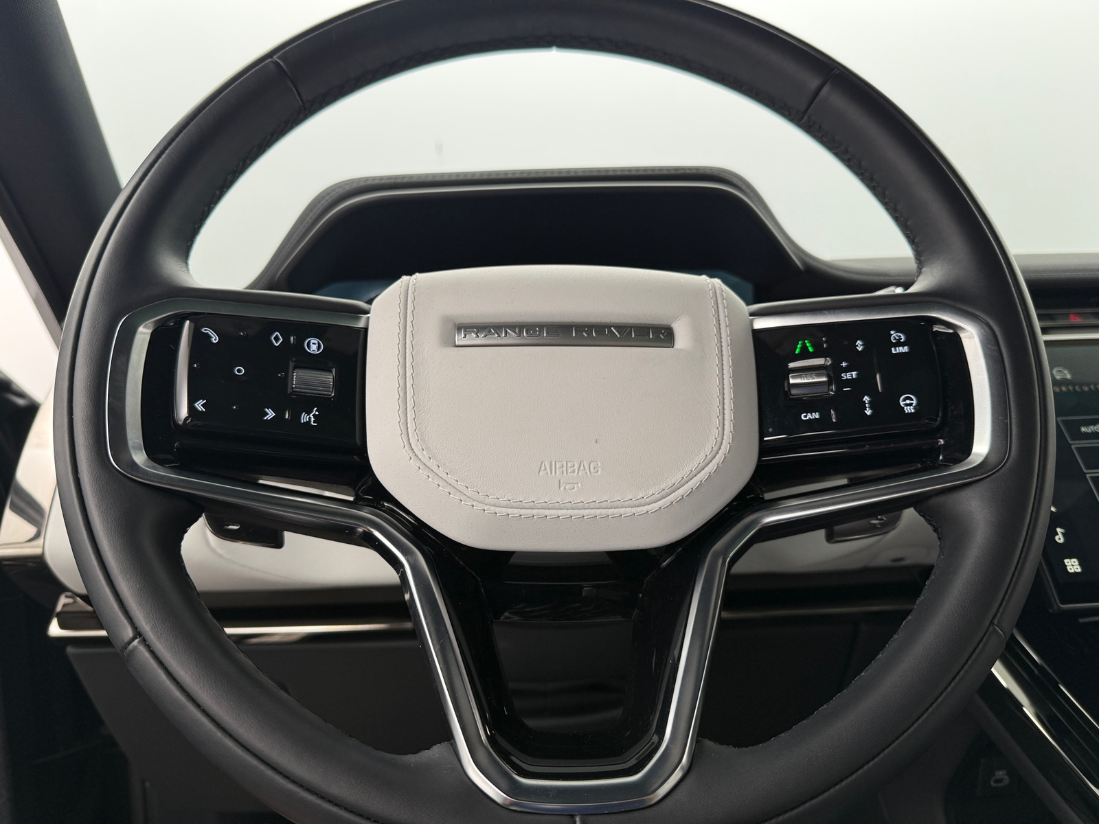 Thumbnail: 2025 Land Rover Range Rover Sport - 4