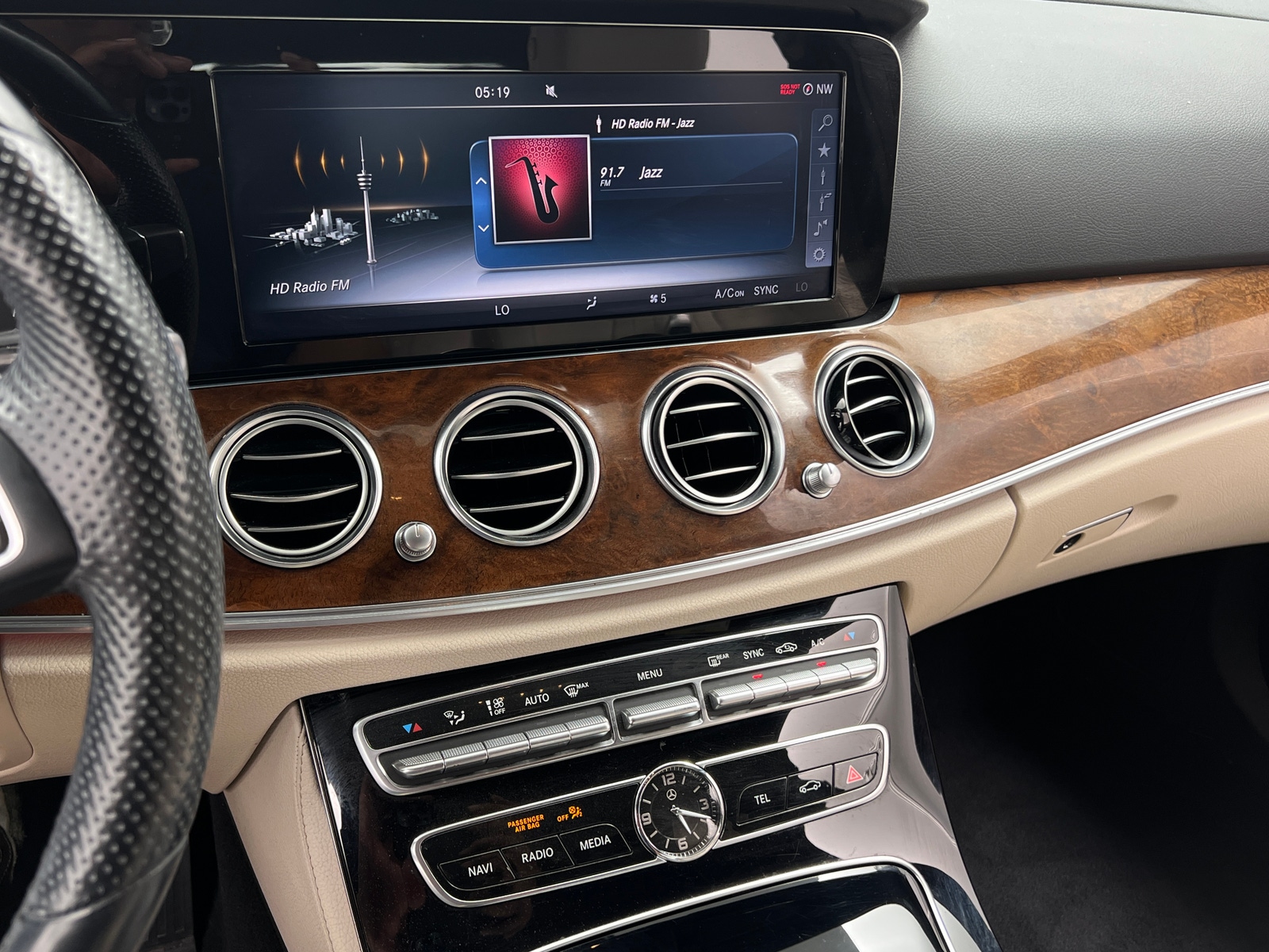 Thumbnail: 2017 Mercedes-Benz E-Class - 4