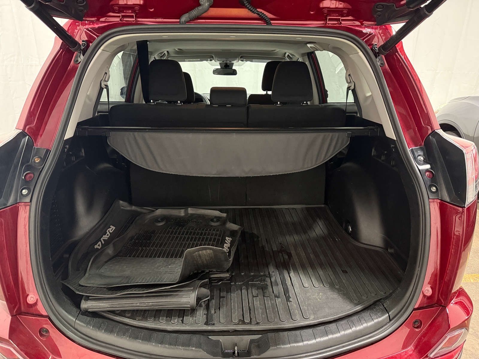 Thumbnail: 2018 Toyota RAV4 - 7
