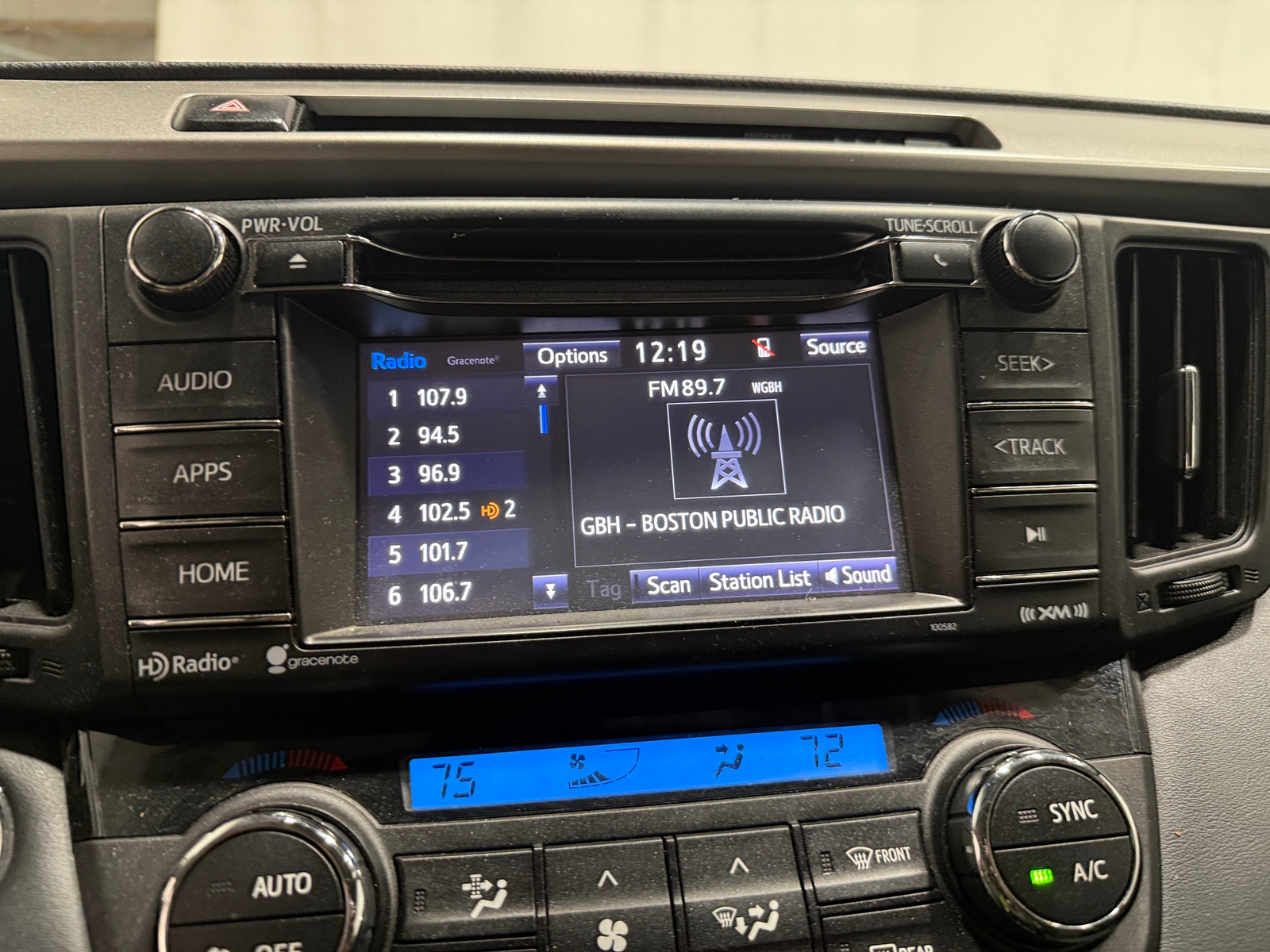 Thumbnail: 2018 Toyota RAV4 - 4