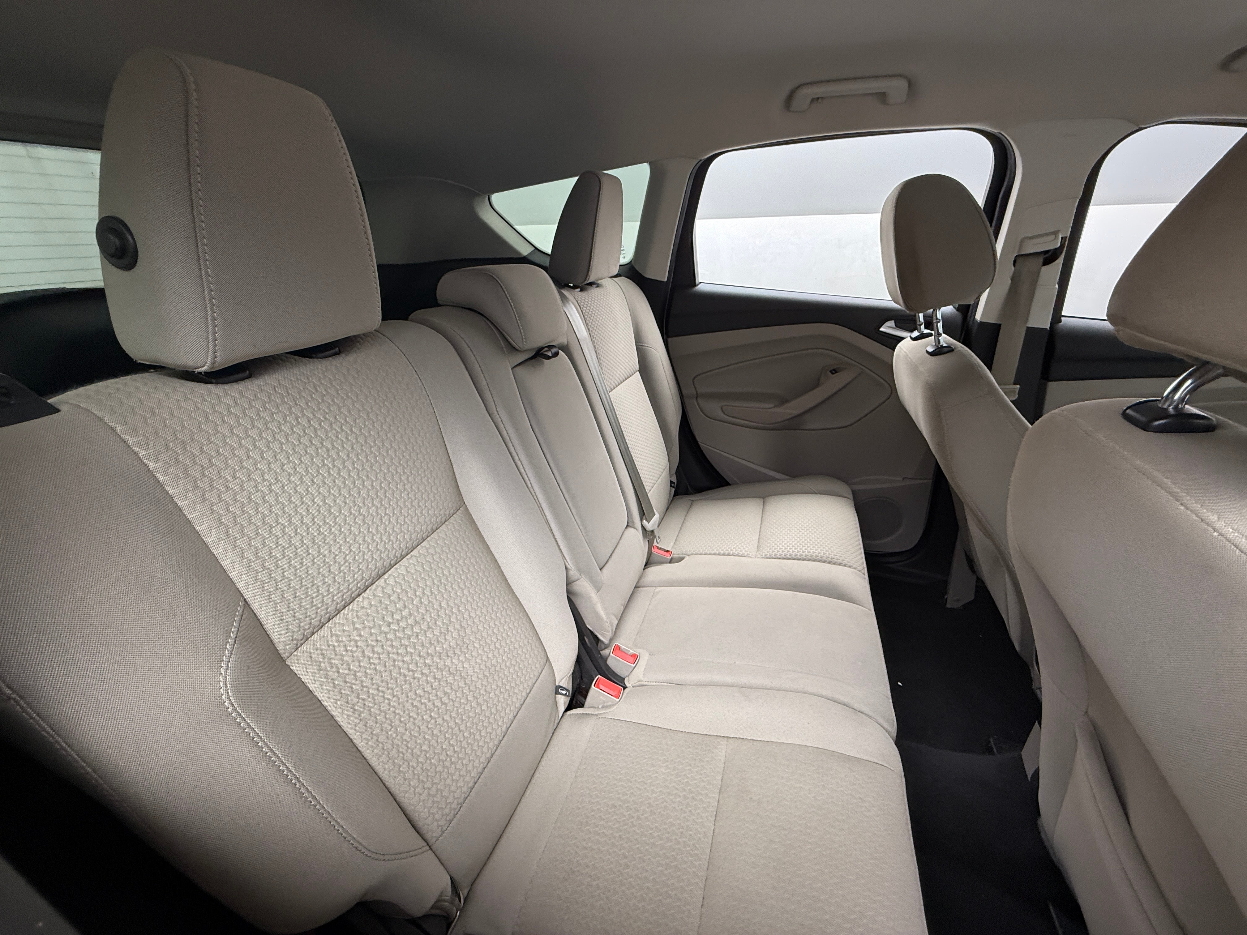 Used 2017 Ford Escape SE with VIN 1FMCU9G95HUB33749 for sale in Oak Creek, WI