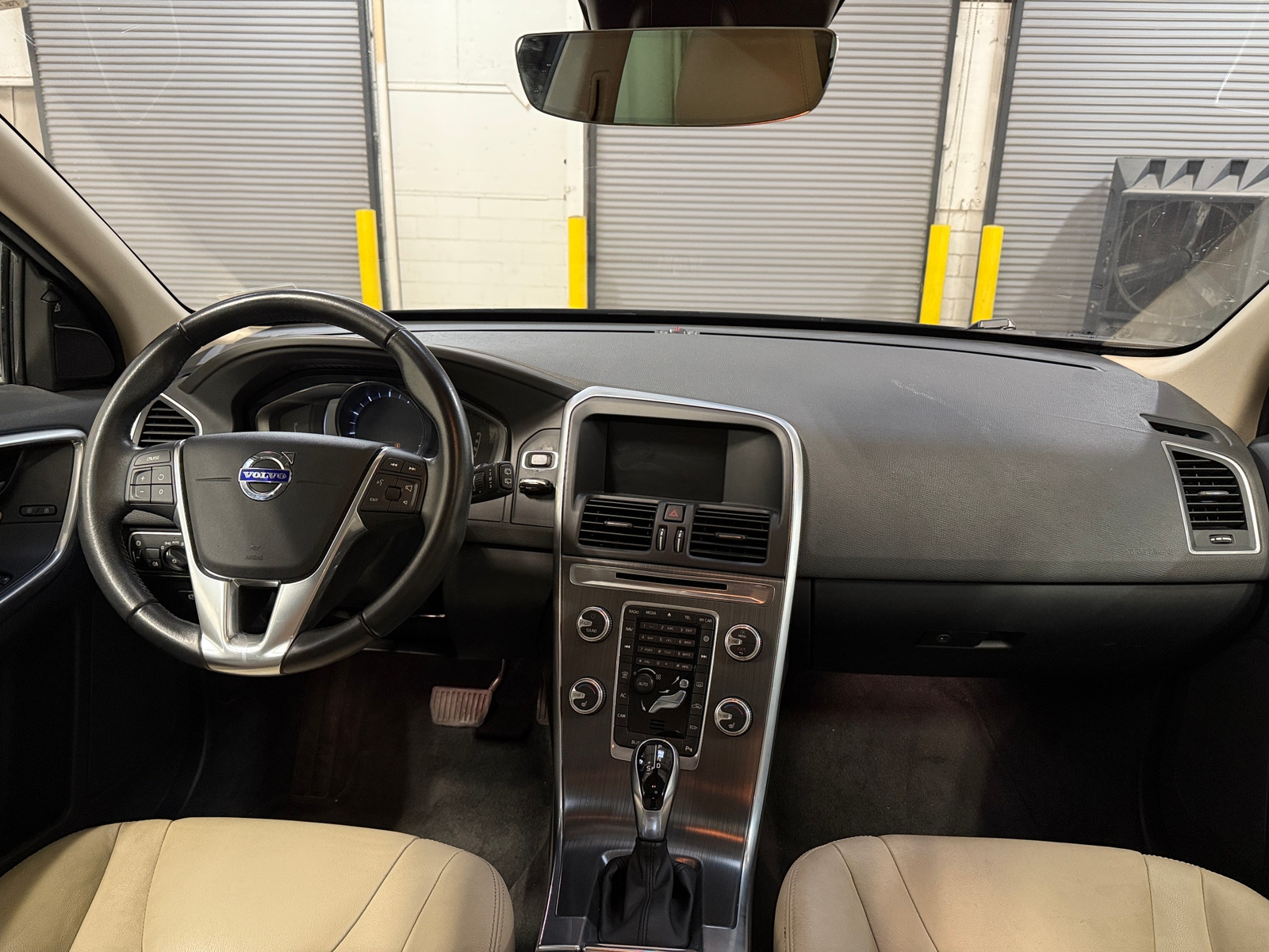 Thumbnail: 2016 Volvo XC60 - 2