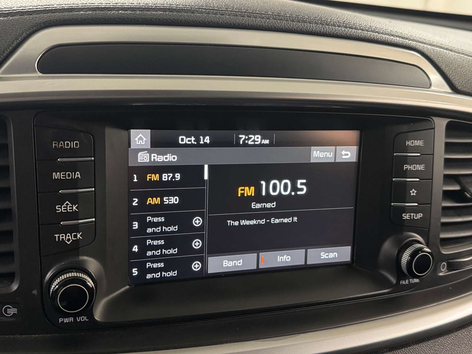 Thumbnail: 2019 Kia Sorento - 4