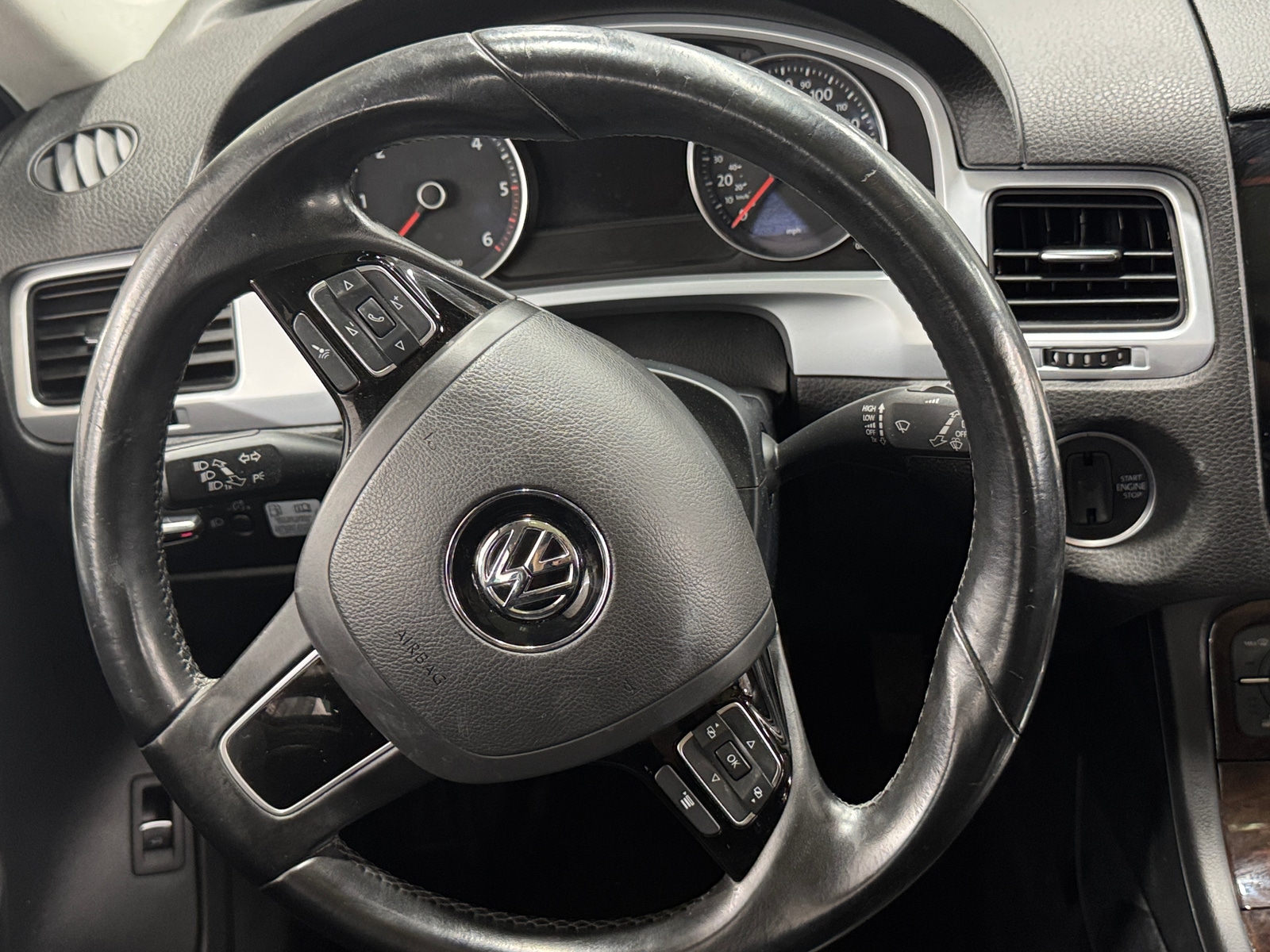 Thumbnail: 2013 Volkswagen Touareg - 5