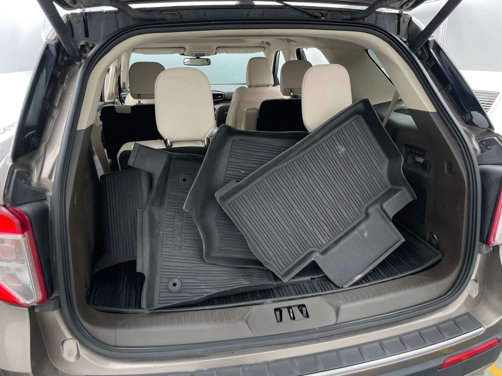 Thumbnail: 2021 Ford Explorer - 6