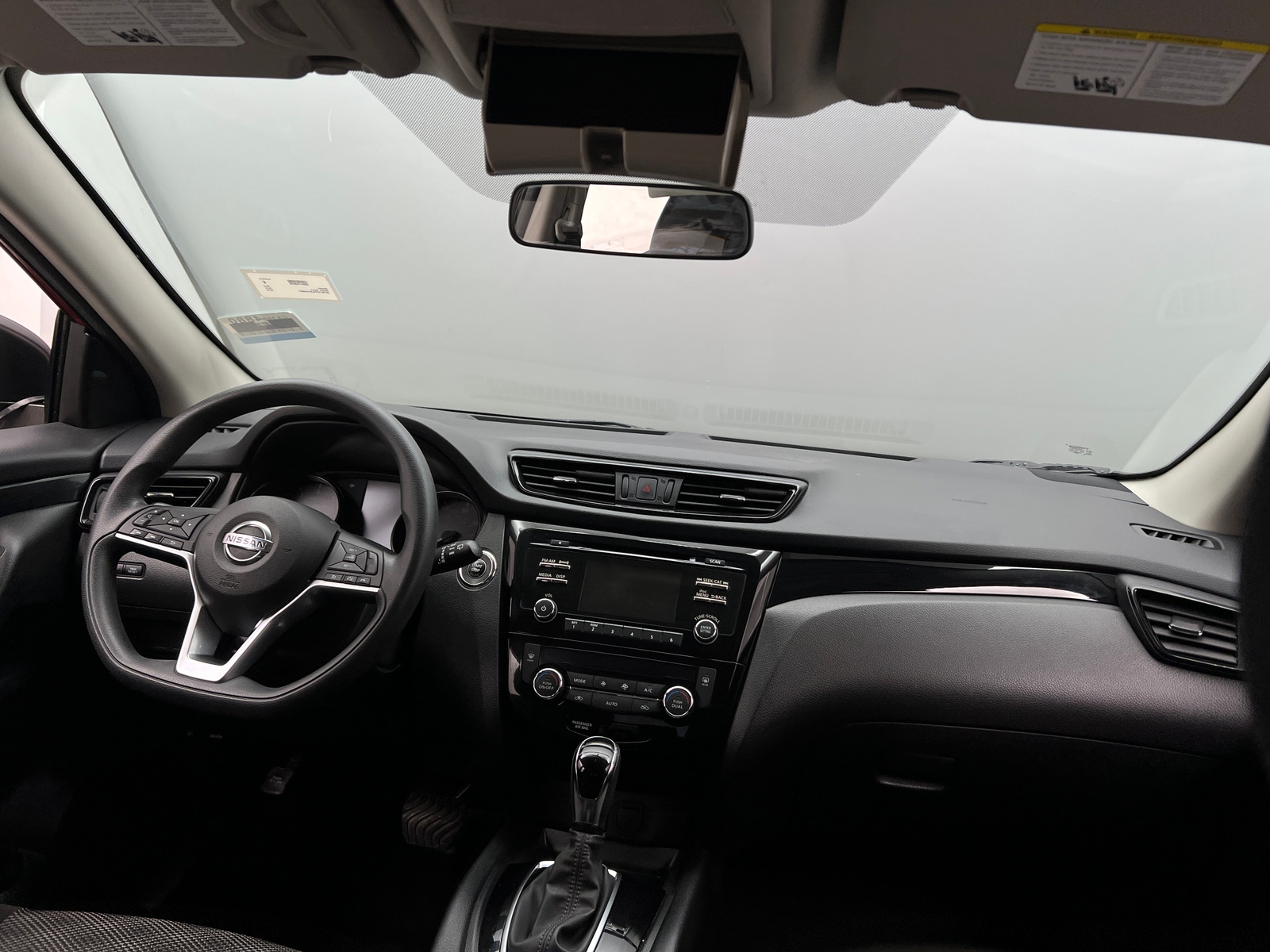 Thumbnail: 2018 Nissan Rogue Sport - 3