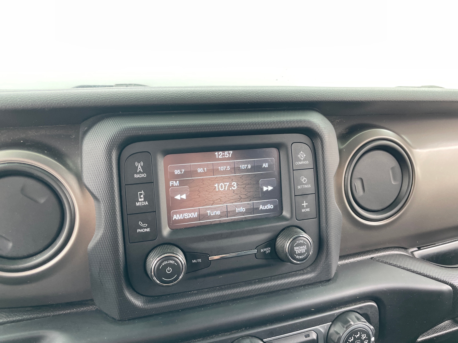 Thumbnail: 2020 Jeep Gladiator - 4