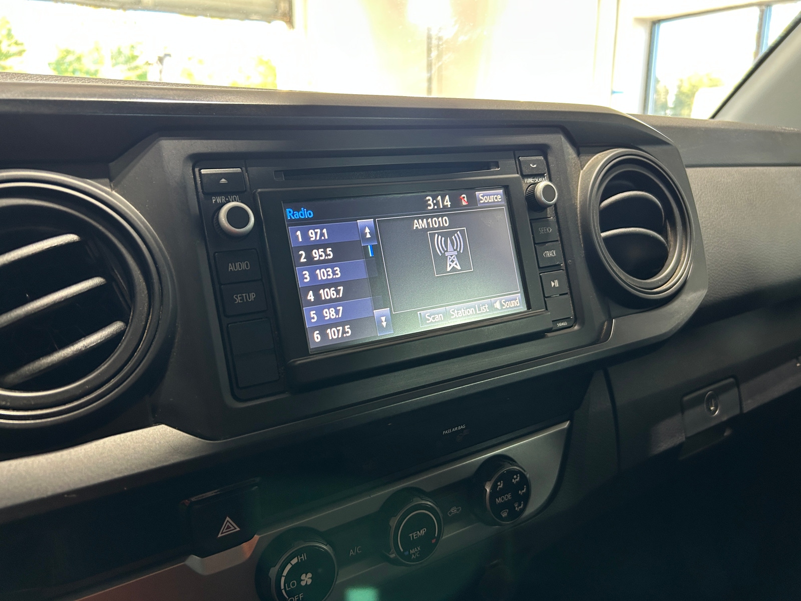 Thumbnail: 2018 Toyota Tacoma - 4
