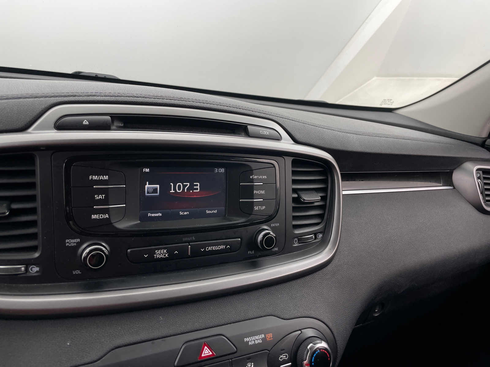 Thumbnail: 2016 Kia Sorento - 4