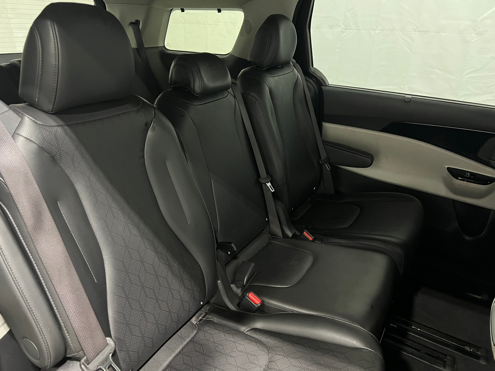 Thumbnail: 2023 Kia Carnival - 5