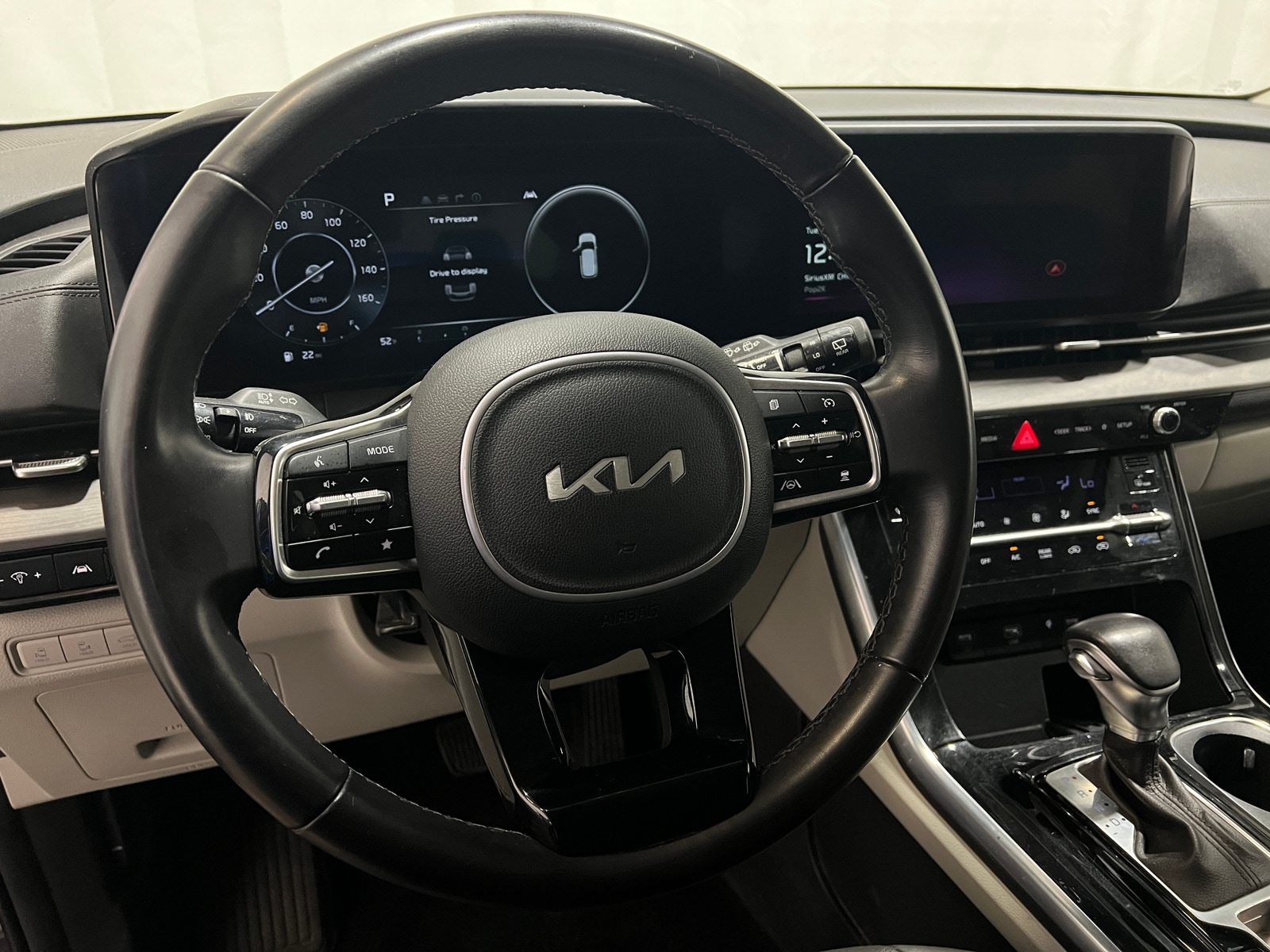 Thumbnail: 2023 Kia Carnival - 4