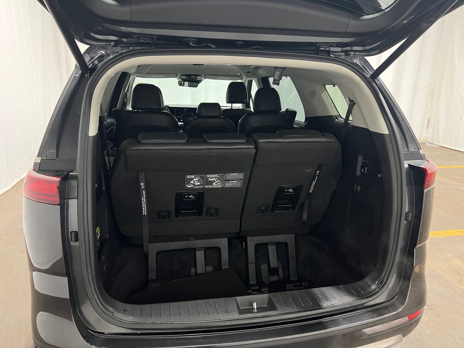 Thumbnail: 2023 Kia Carnival - 6