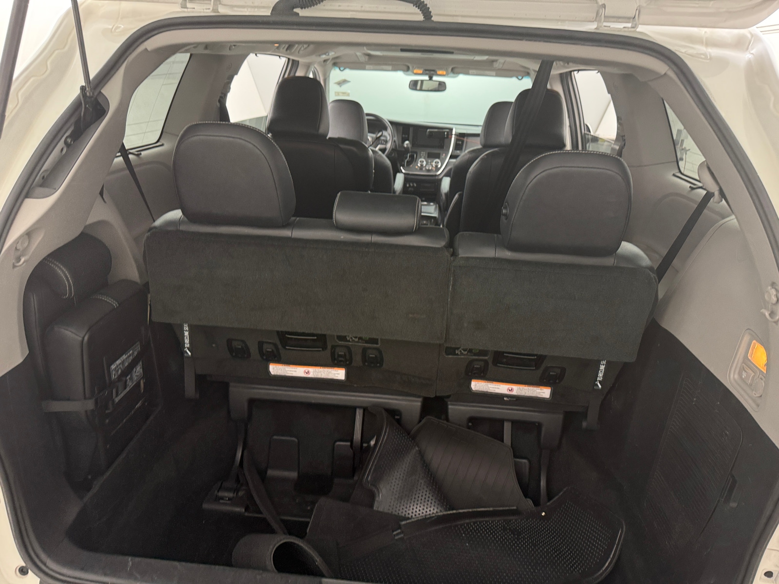 Thumbnail: 2017 Toyota Sienna - 6
