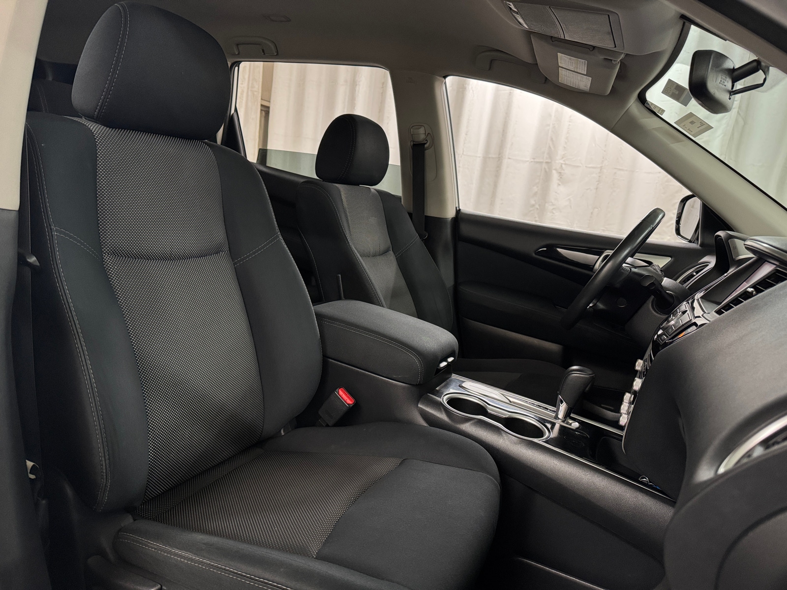 Thumbnail: 2017 Nissan Pathfinder - 2