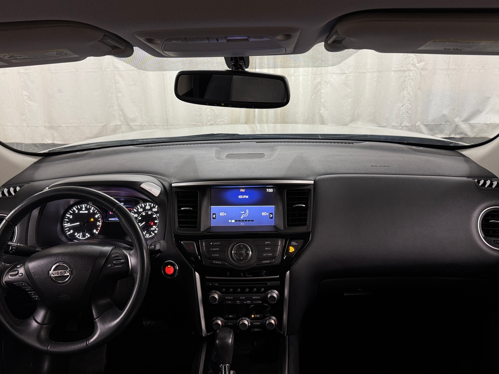 Thumbnail: 2017 Nissan Pathfinder - 3
