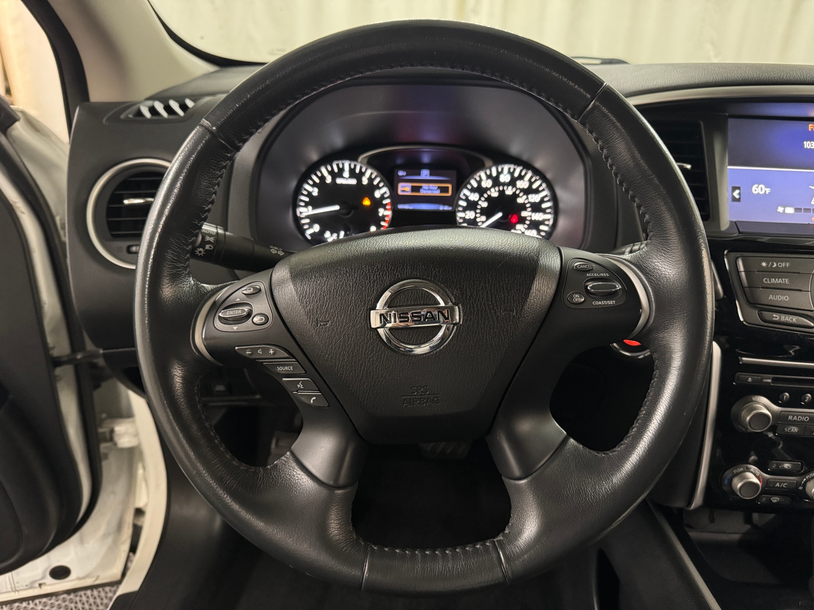 Thumbnail: 2017 Nissan Pathfinder - 5