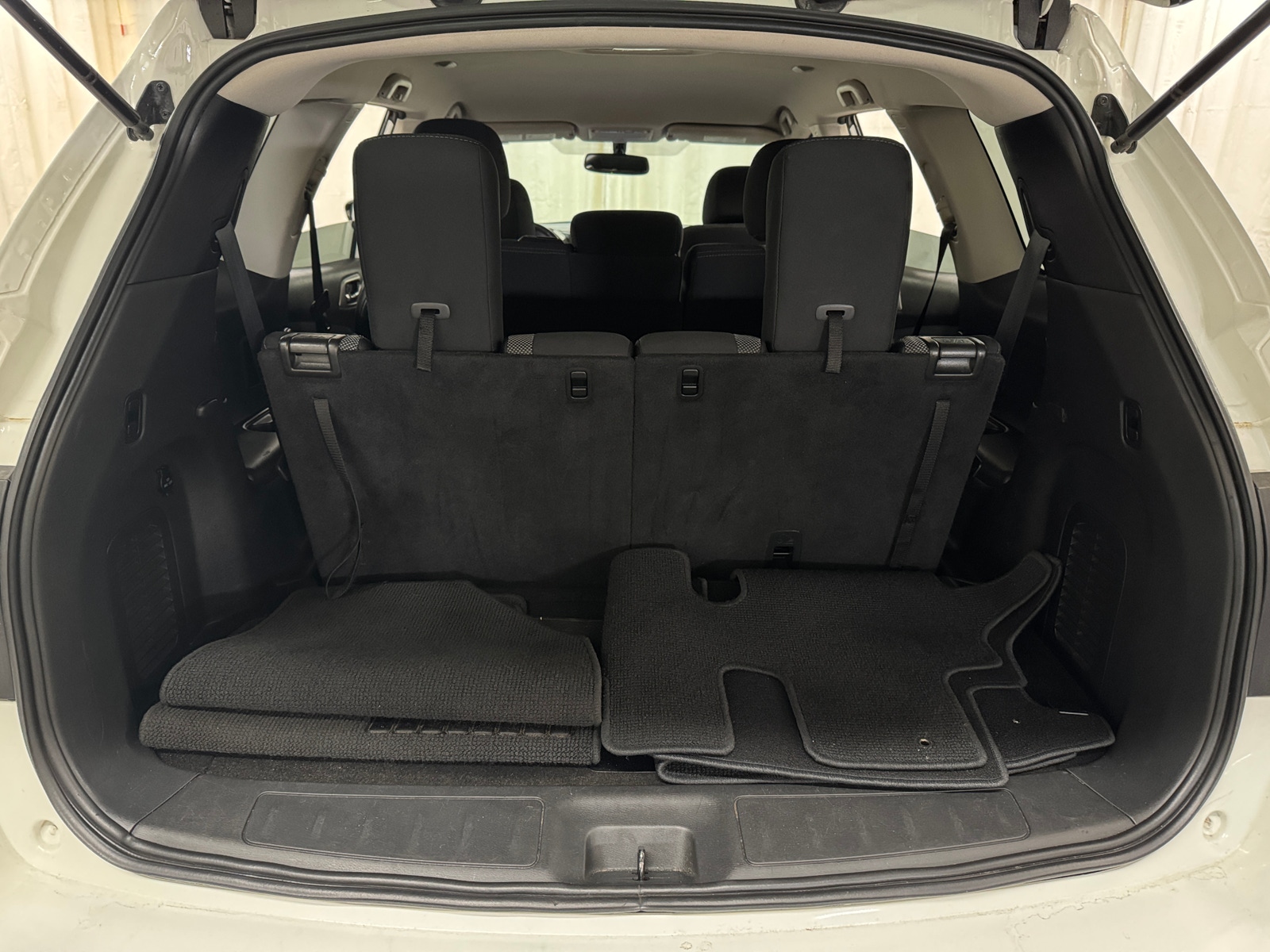 Thumbnail: 2017 Nissan Pathfinder - 7