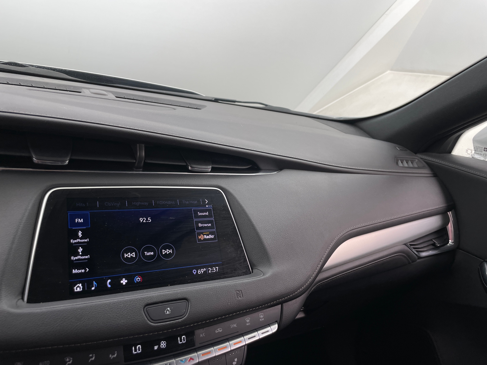 Thumbnail: 2020 Cadillac XT4 - 3