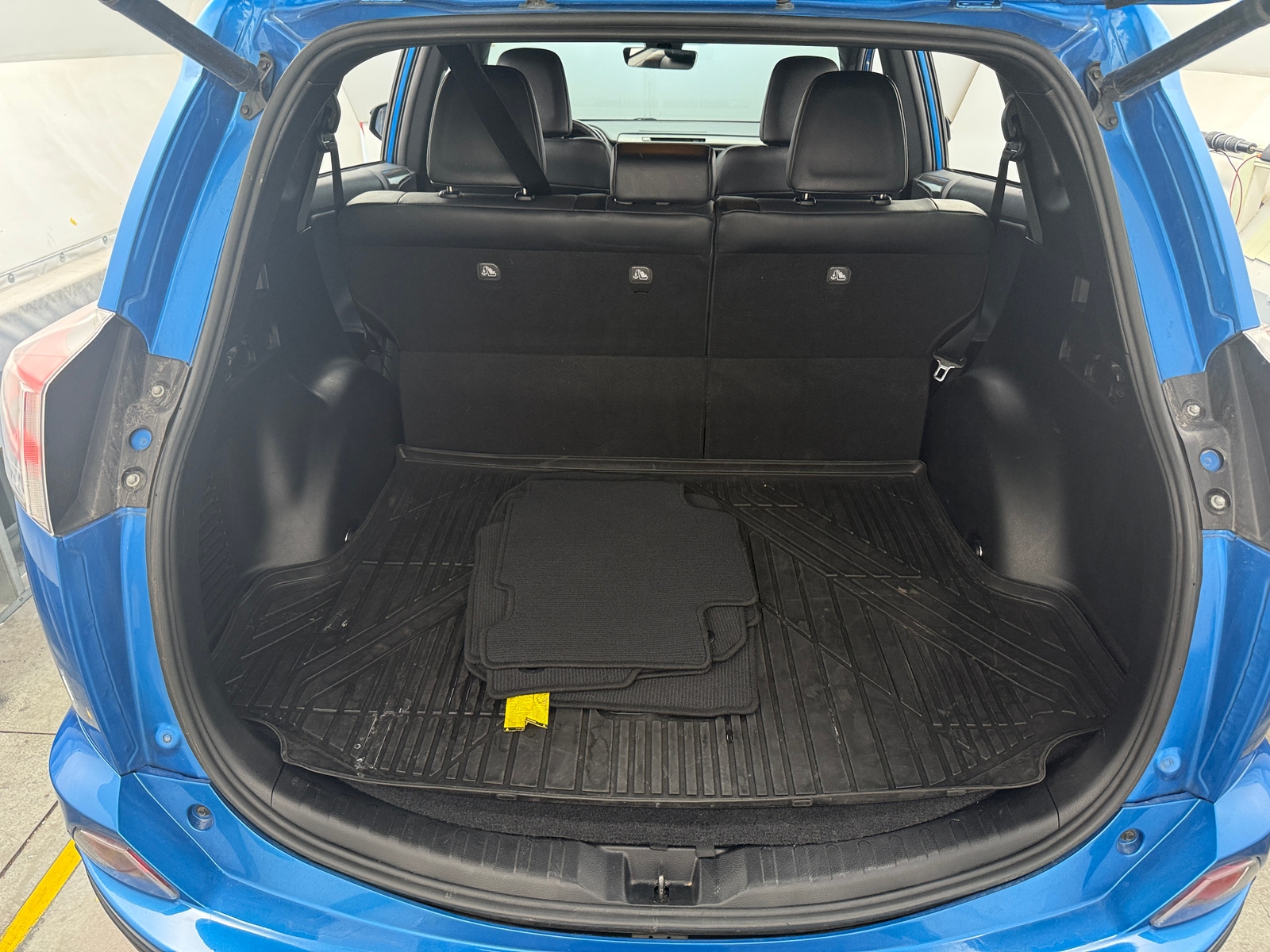 Thumbnail: 2018 Toyota RAV4 - 6