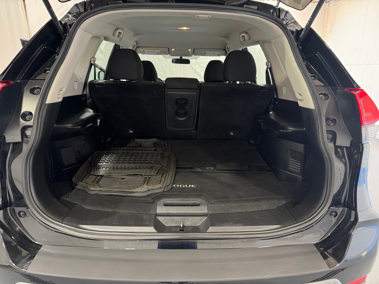Thumbnail: 2018 Nissan Rogue - 7