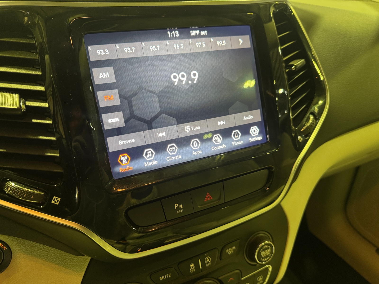 Thumbnail: 2019 Jeep Cherokee - 3