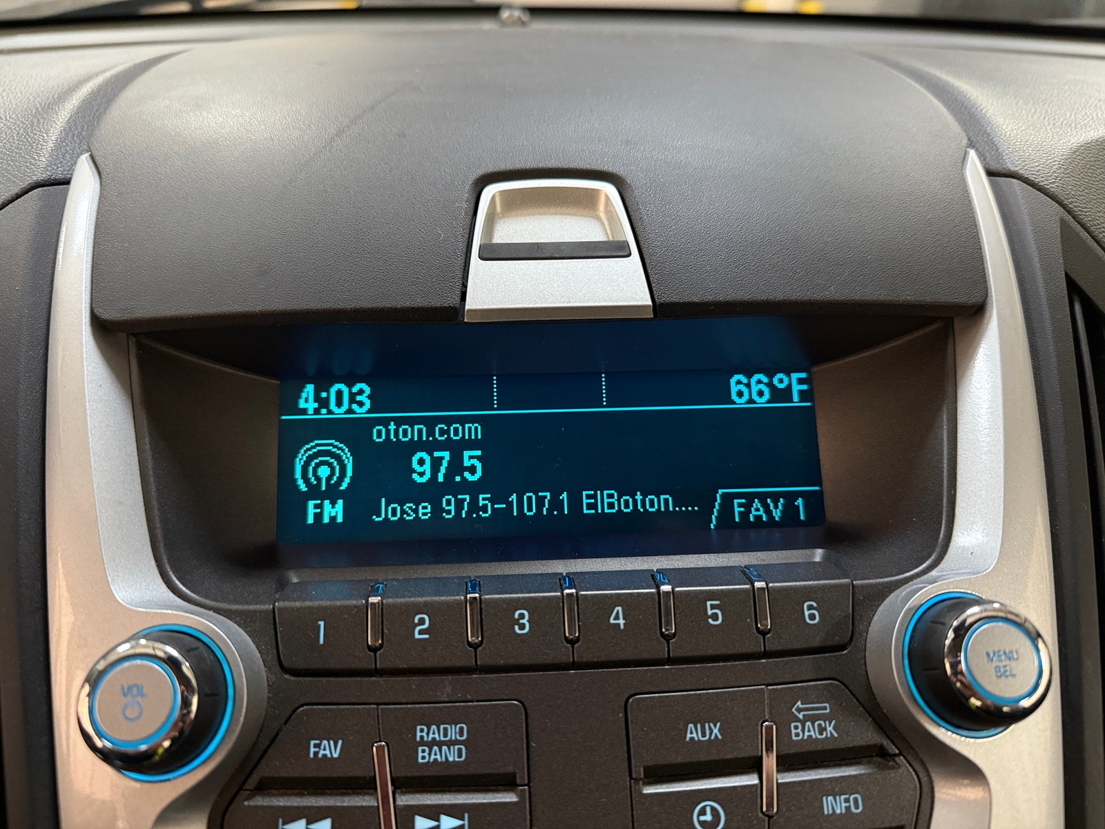 Thumbnail: 2015 Chevrolet Equinox - 4