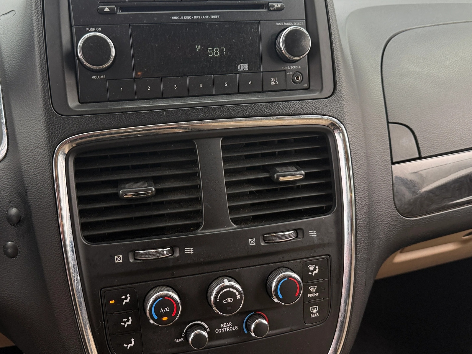 Thumbnail: 2015 Dodge Grand Caravan - 4