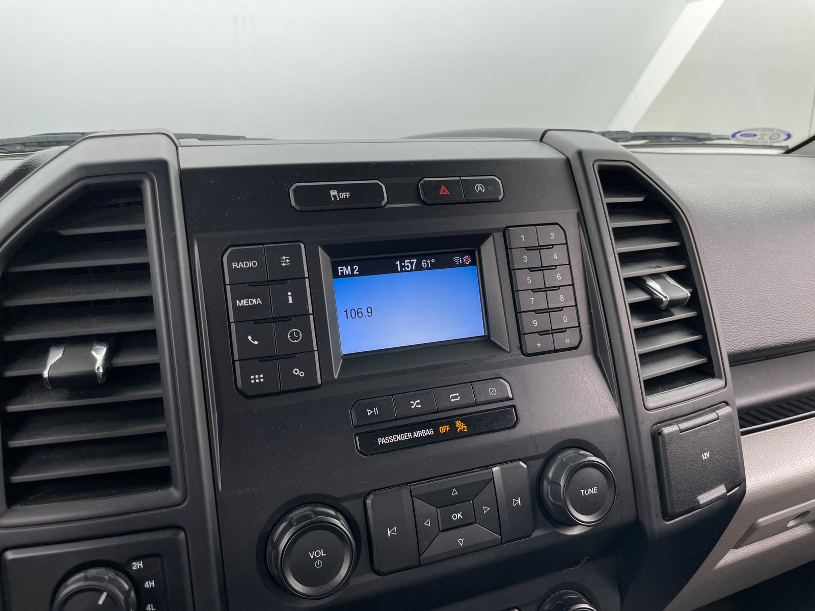 Thumbnail: 2019 Ford Econoline - 4