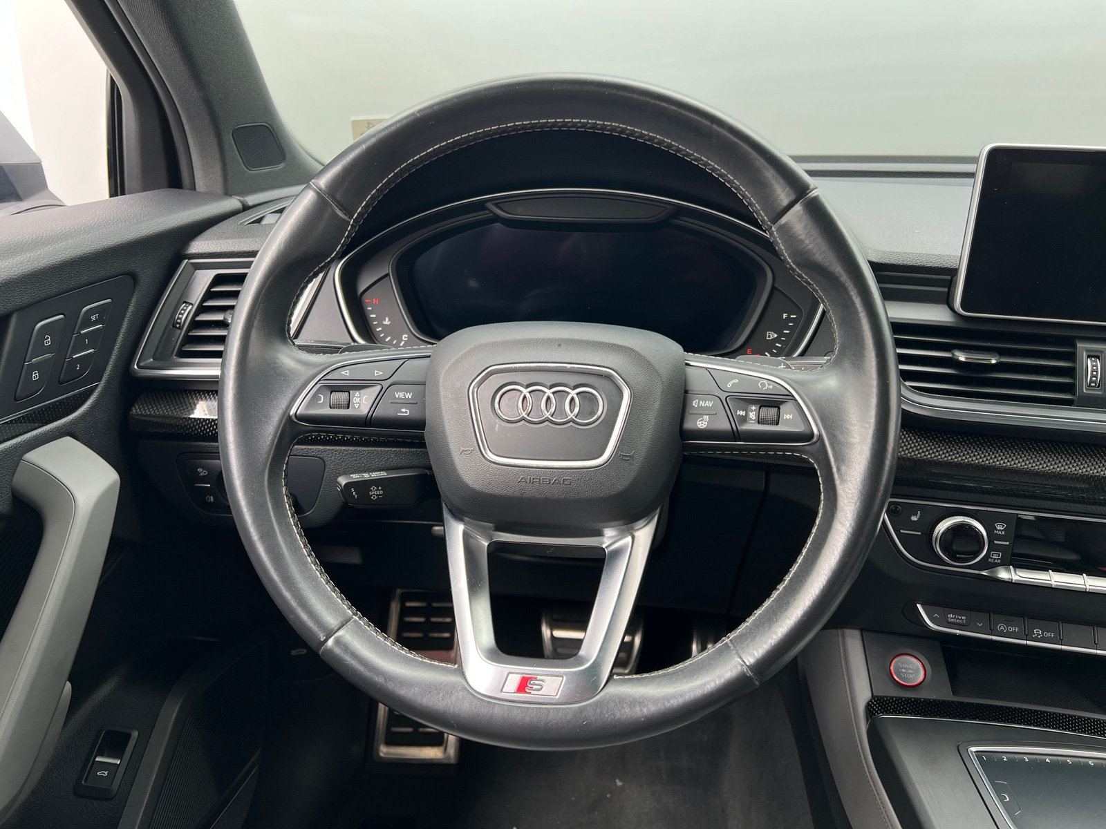 Thumbnail: 2019 Audi SQ5 - 4