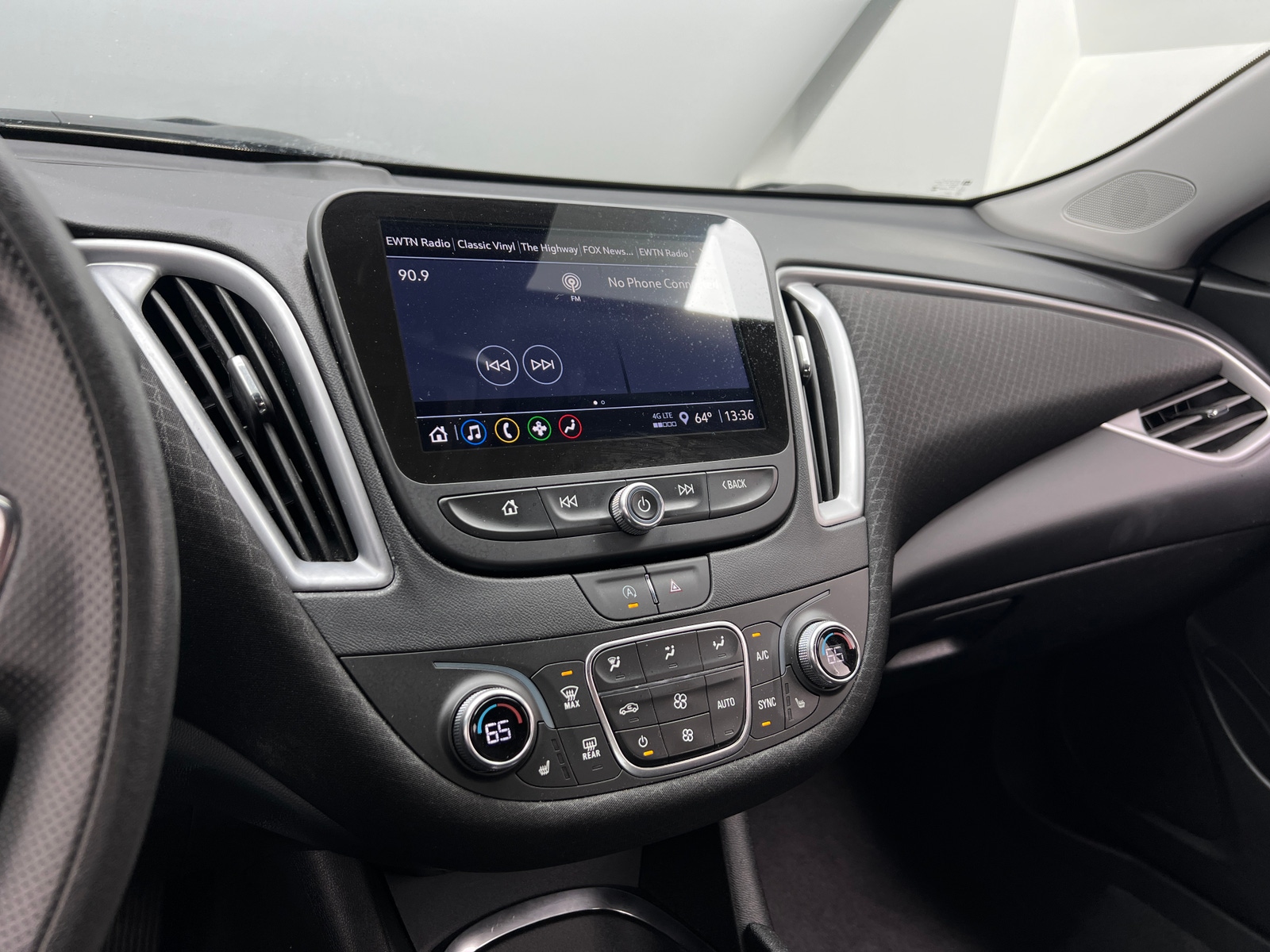 Thumbnail: 2024 Chevrolet Malibu - 4