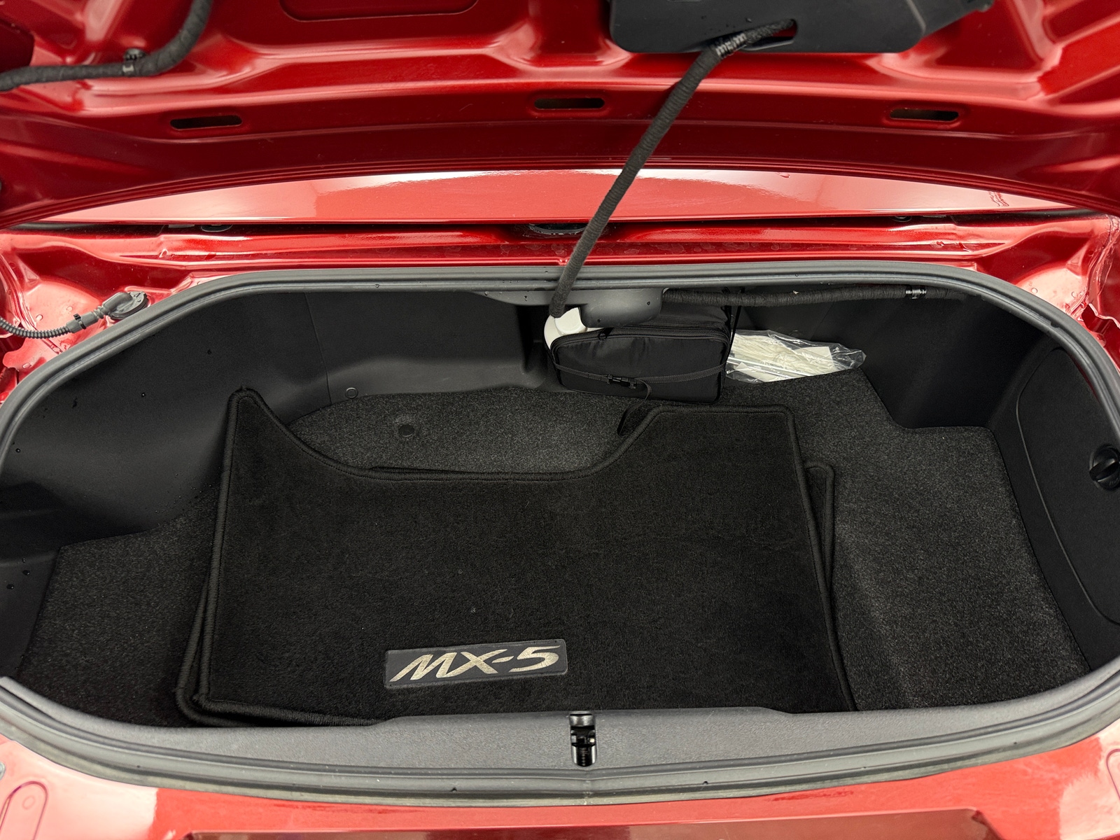 Thumbnail: 2010 Mazda MX-5 Miata - 4