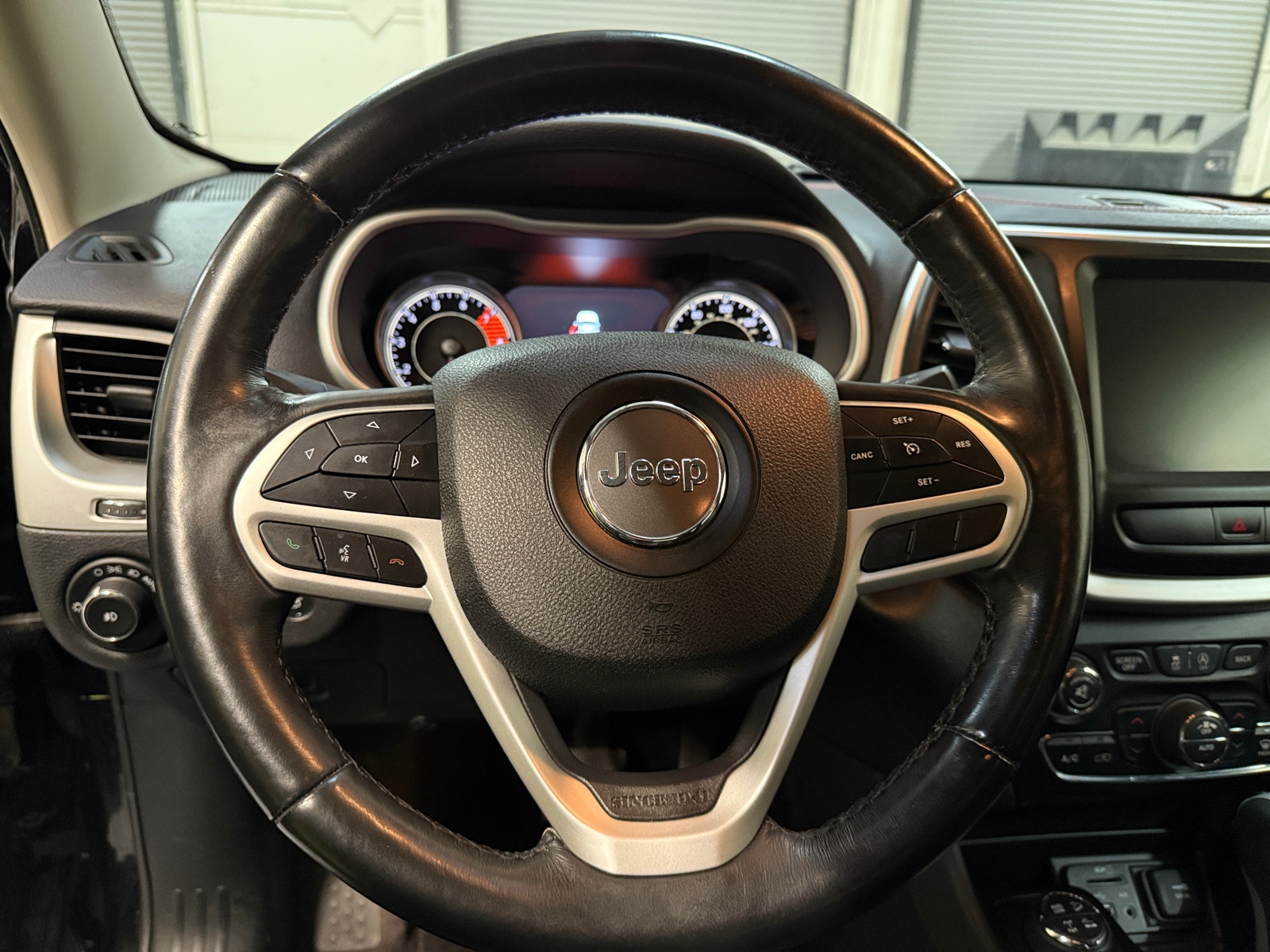 Thumbnail: 2017 Jeep Cherokee - 4