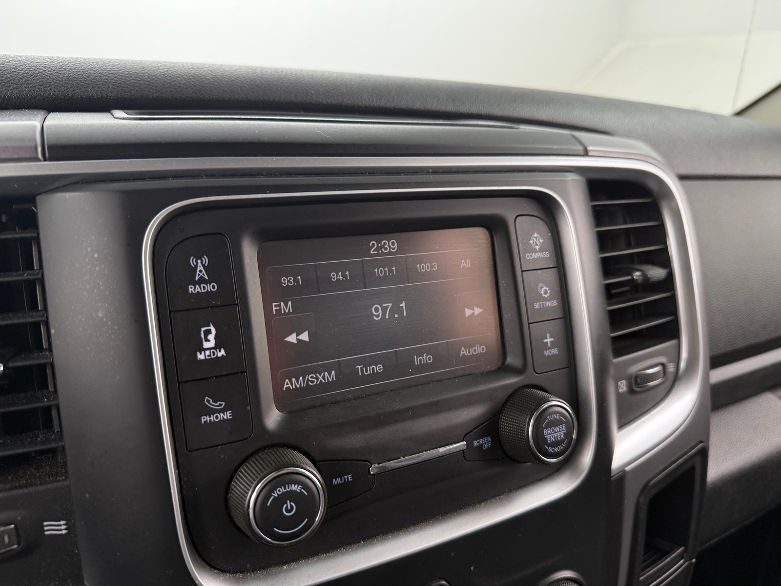 Thumbnail: 2022 RAM 1500 Classic - 4
