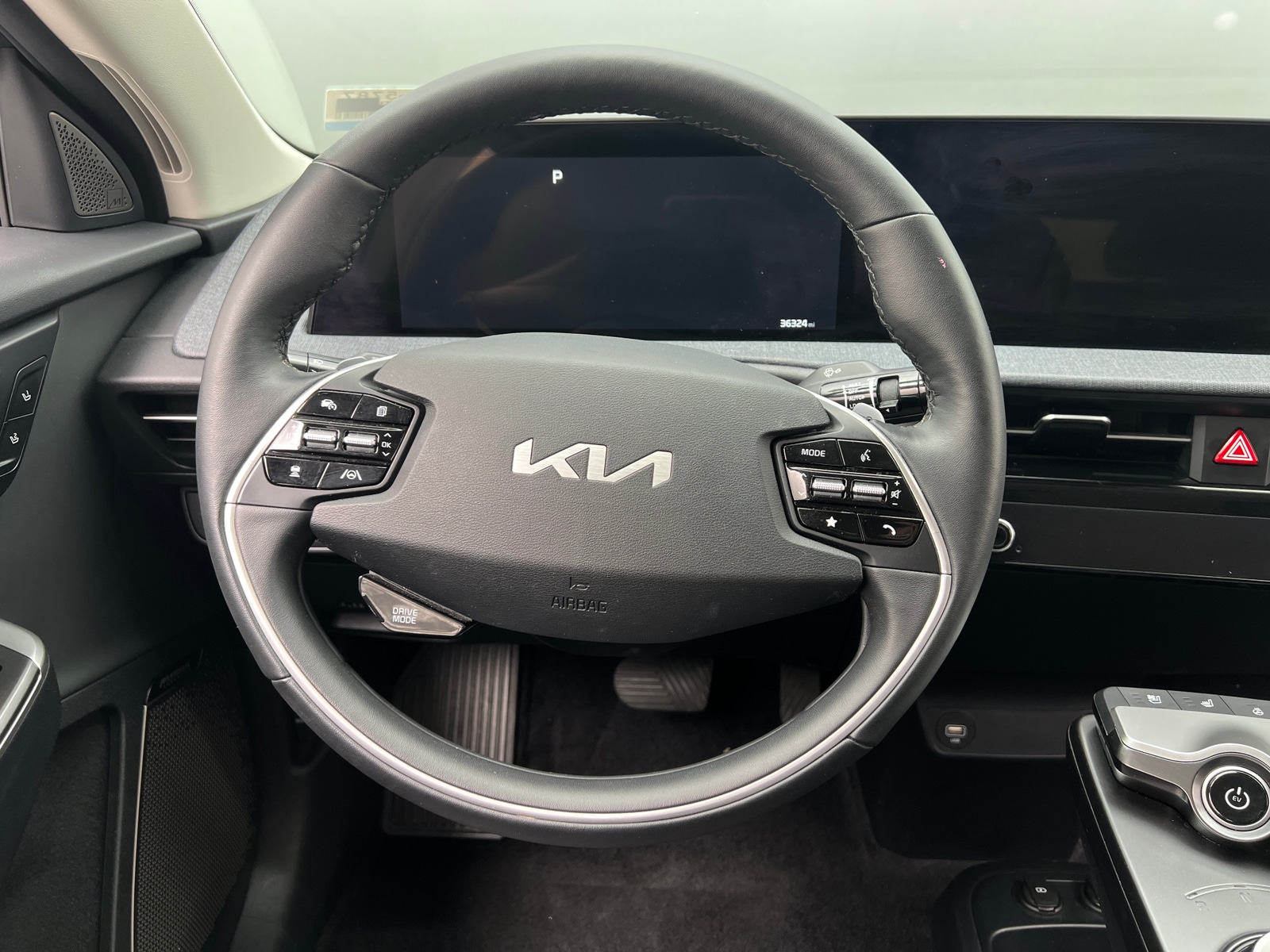 Thumbnail: 2022 Kia EV6 - 4