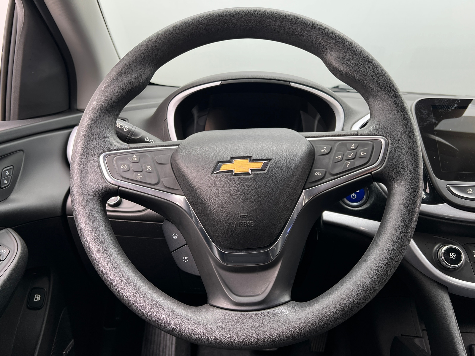 Thumbnail: 2018 Chevrolet Volt - 5