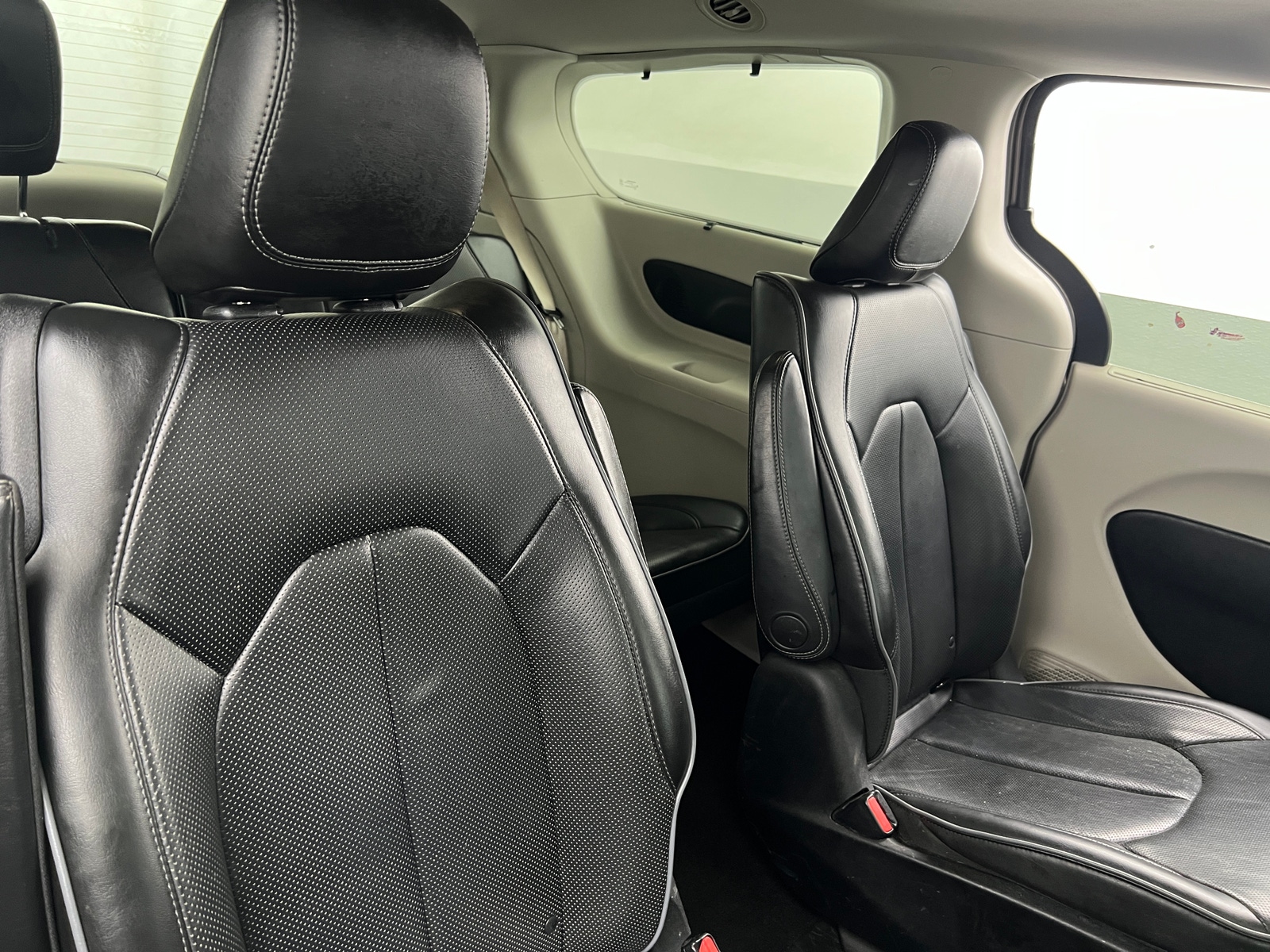 Thumbnail: 2018 Chrysler Pacifica - 5