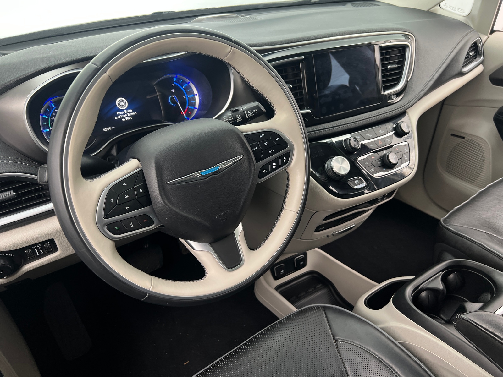 Thumbnail: 2018 Chrysler Pacifica - 4