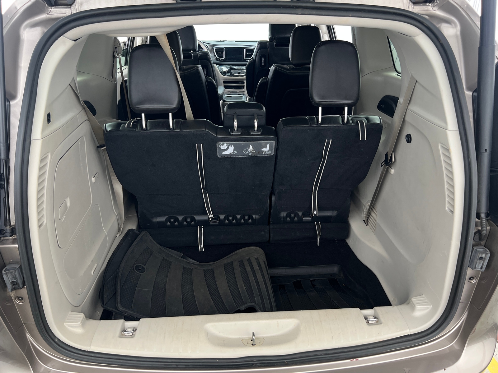 Thumbnail: 2018 Chrysler Pacifica - 6