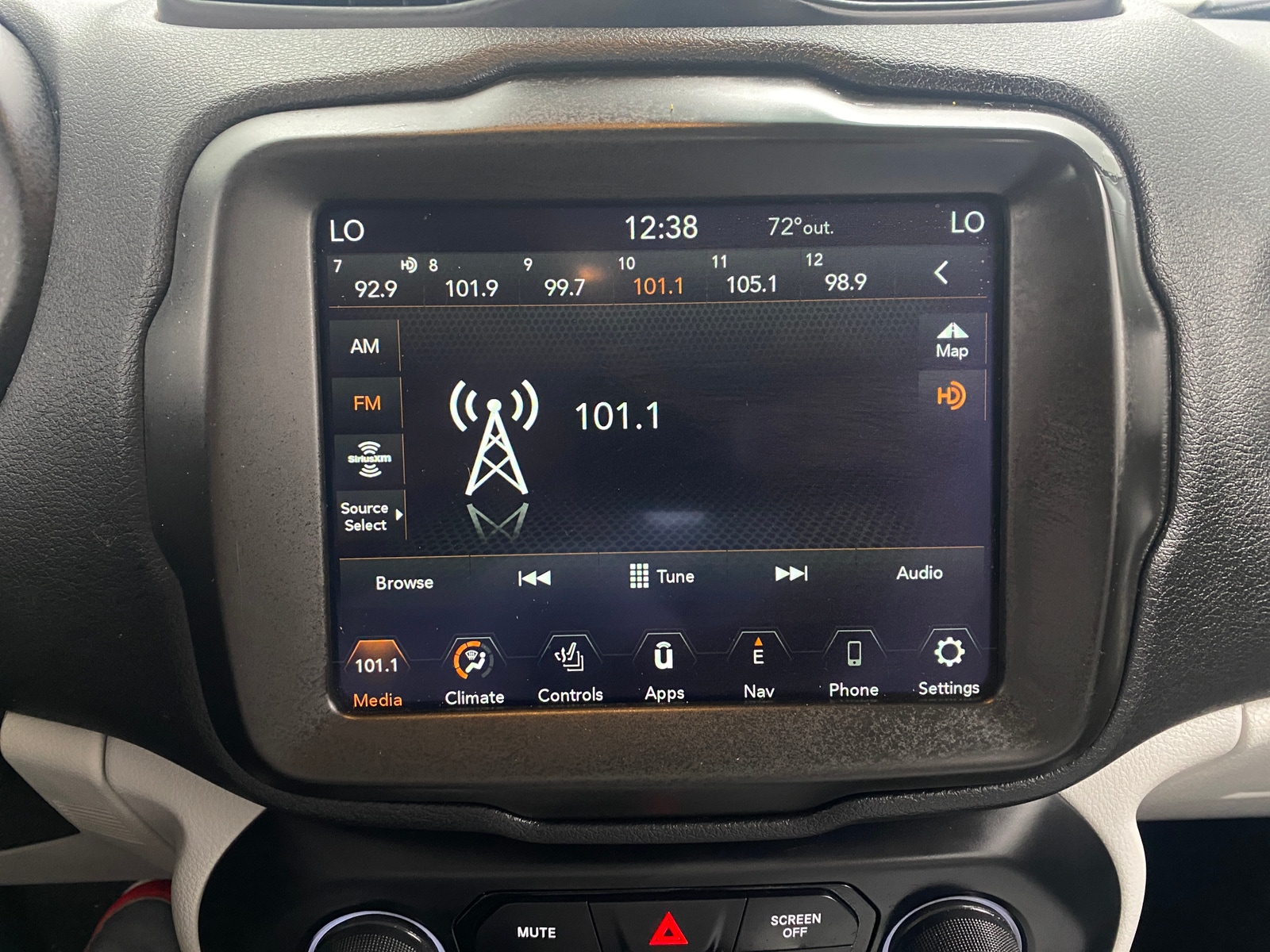 Thumbnail: 2022 Jeep Renegade - 4