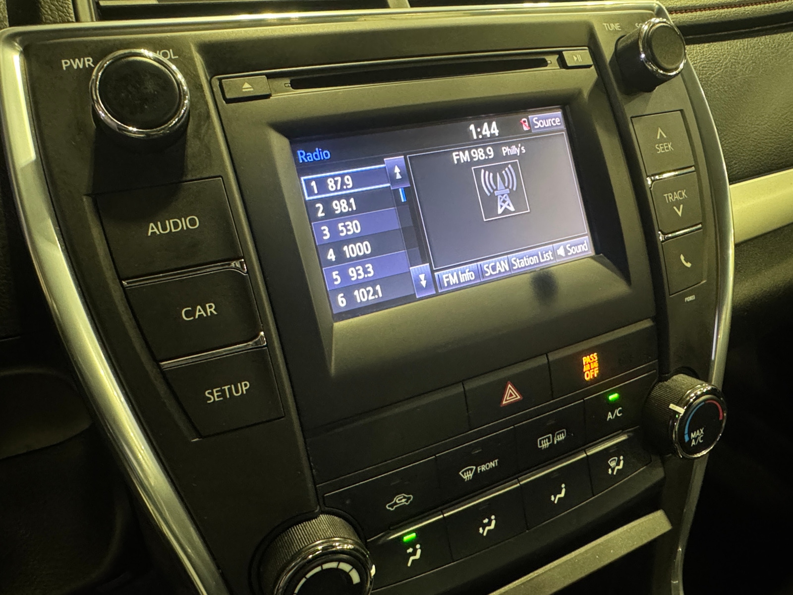 Thumbnail: 2015 Toyota Camry - 4