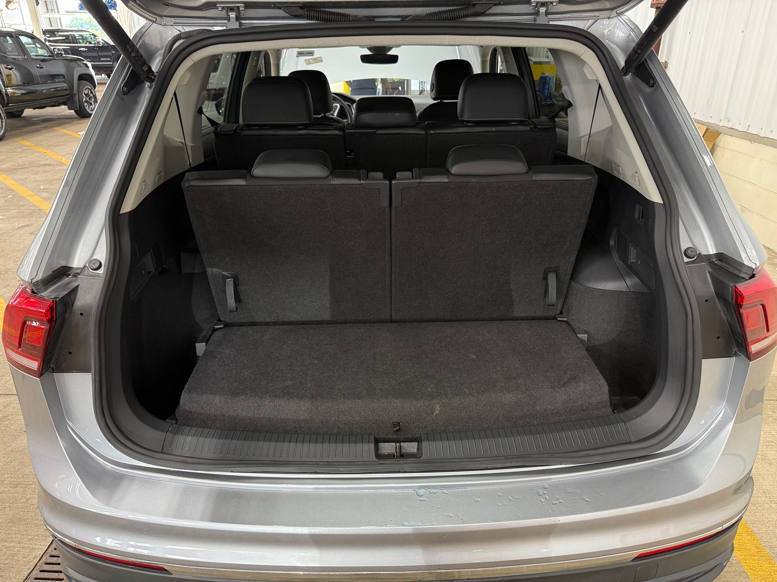 Thumbnail: 2024 Volkswagen Tiguan - 6