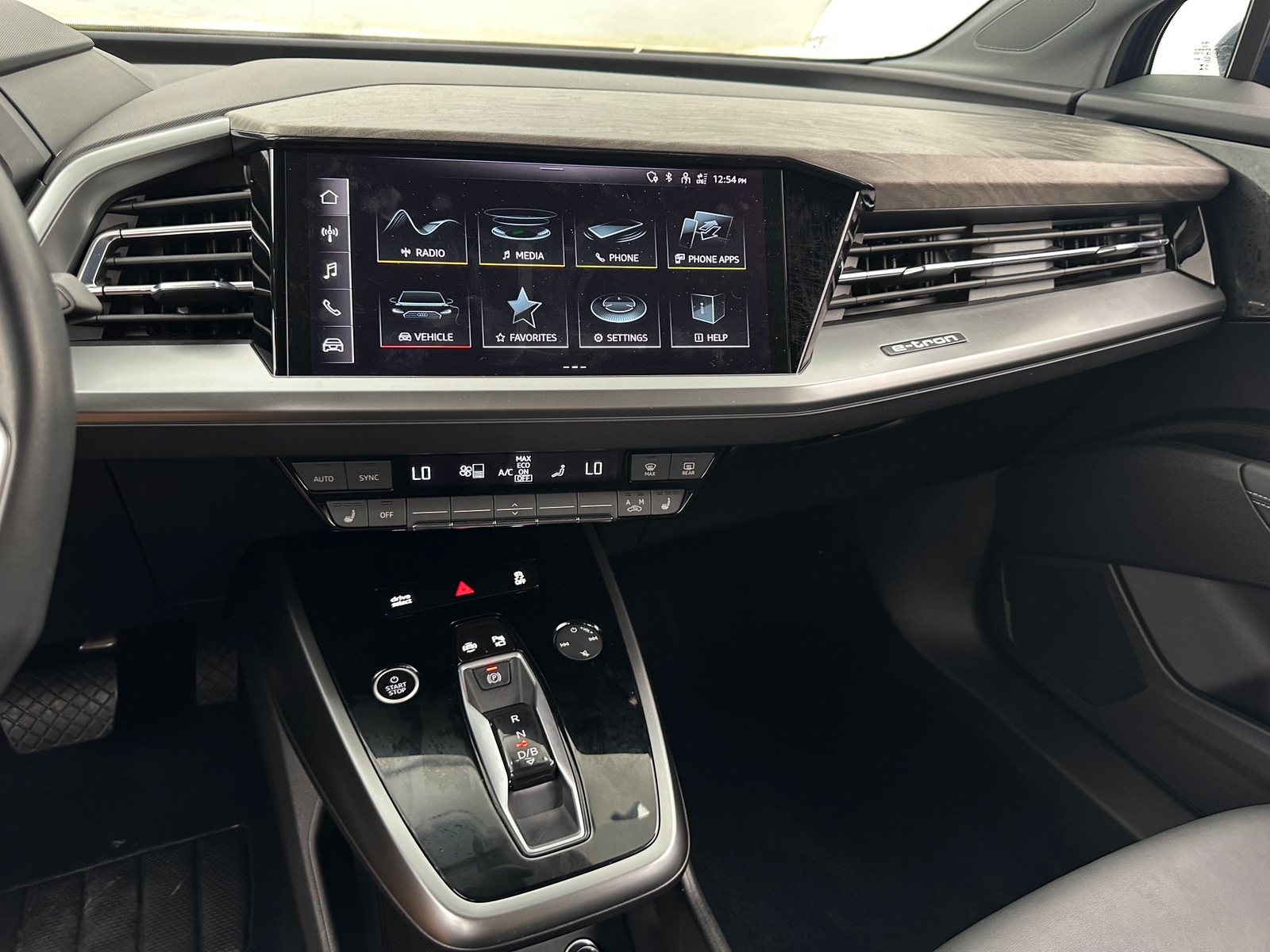 Thumbnail: 2023 Audi Q4 e-tron - 3