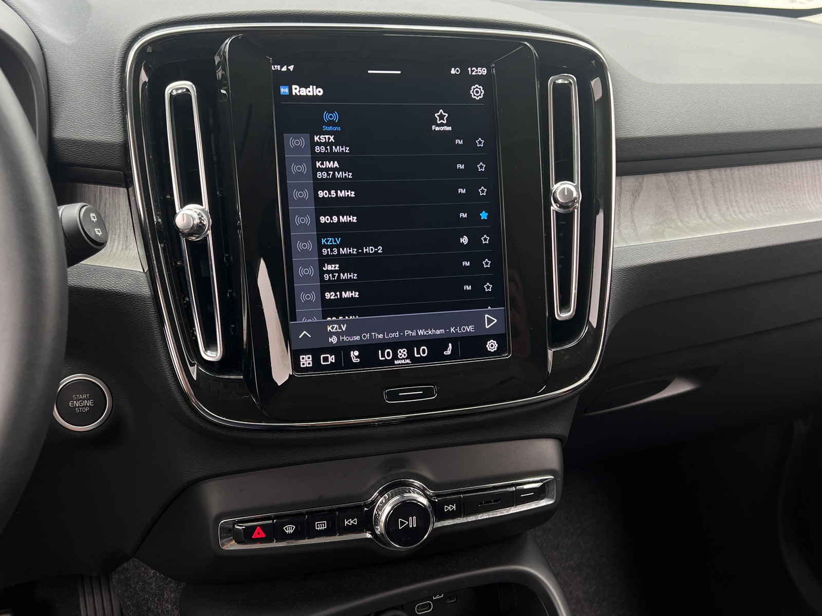 Thumbnail: 2025 Volvo XC40 - 3