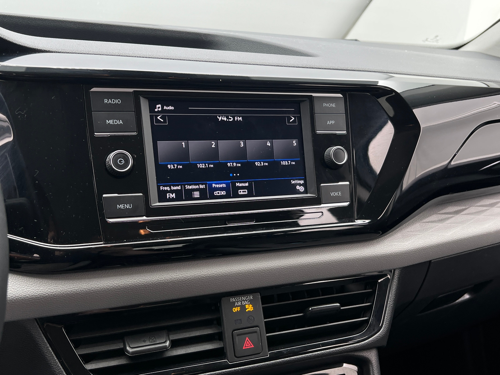 Thumbnail: 2023 Volkswagen Taos - 4